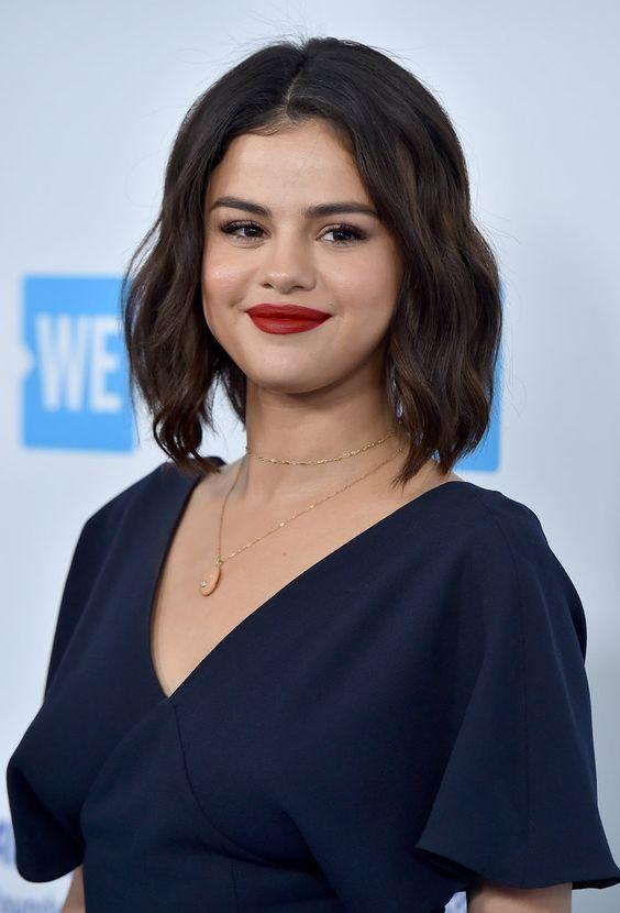 Rihanna mı? Selena Gomez mi?