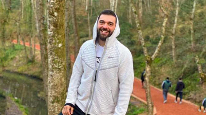 Ben Spor Antrenörü Erhan Kara. Evde fit kalmak ve vücudunuzu yaza hazırlamakla ilgili sorularınızı yanıtladım.