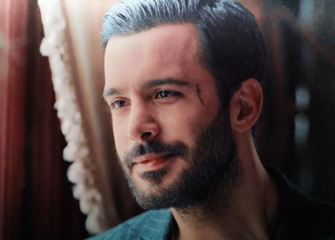 Kıvanç Tatlıtuğ mu Barış Arduç mu? Yakışıklıların Savaşında kazanan kim olacak?