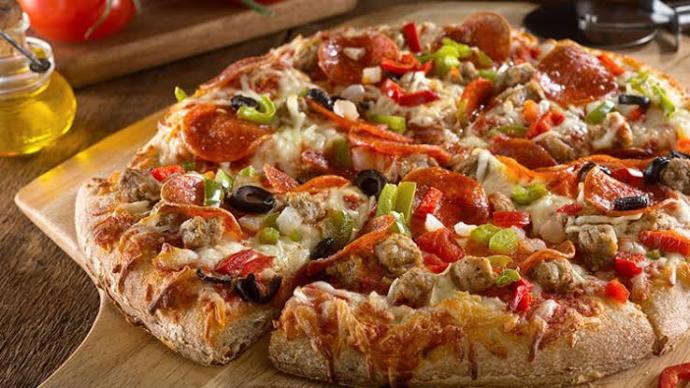 Dominostan ilk defa pizza söyleyeceğim. Sizce hangi pizzayı seçmeliyim neden?