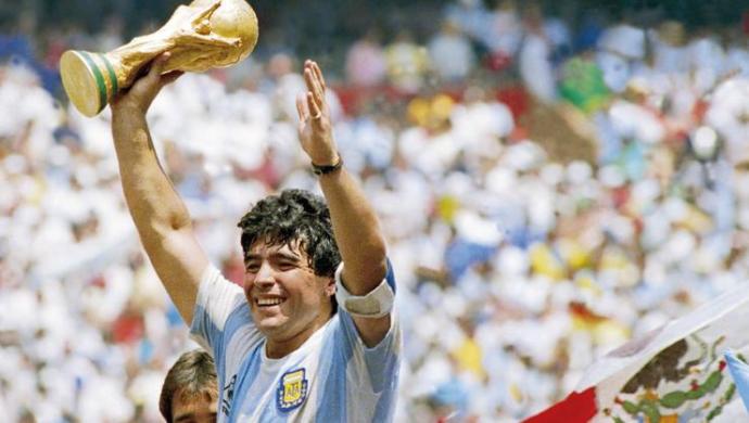 Zinedine Zidane mı Diego Armando Maradona mı Gezegenin En İyi Futbolcusu Kim?