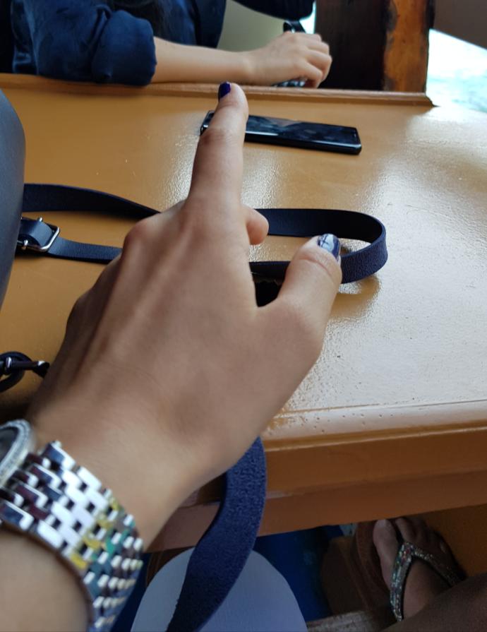 Ablamın elini çağırırken...