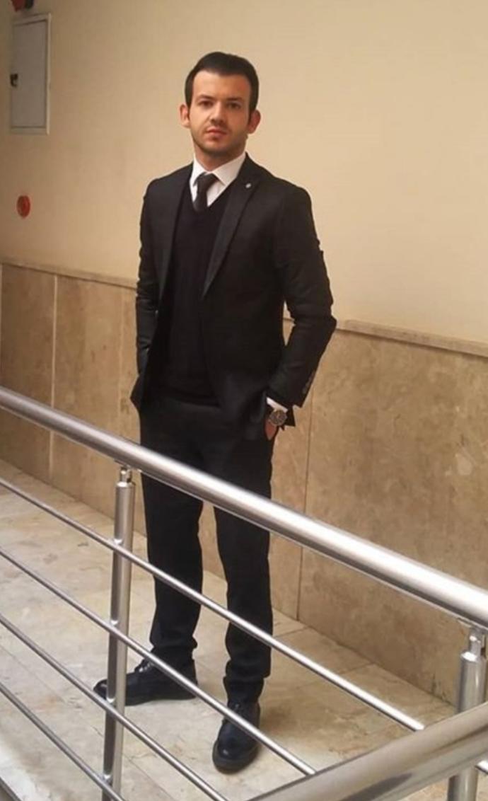 Bu takım elbise yakışıyor mu yoksa biraz dar mı sizce?