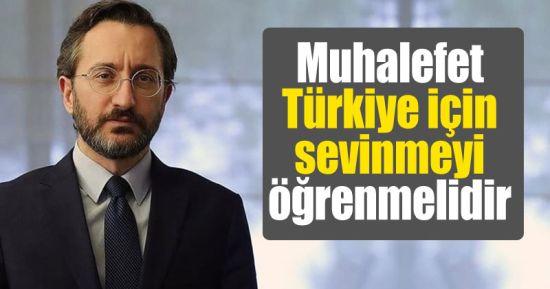 İletişim başkanı gibi, cumhurbaşkanlığı sözcüsü gibi bürokratların parti mensubu gibi davranmasını tasvip ediyor musunuz?