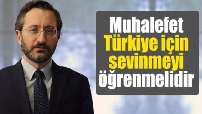 İletişim başkanı gibi, cumhurbaşkanlığı sözcüsü gibi bürokratların parti mensubu gibi davranmasını tasvip ediyor musunuz?