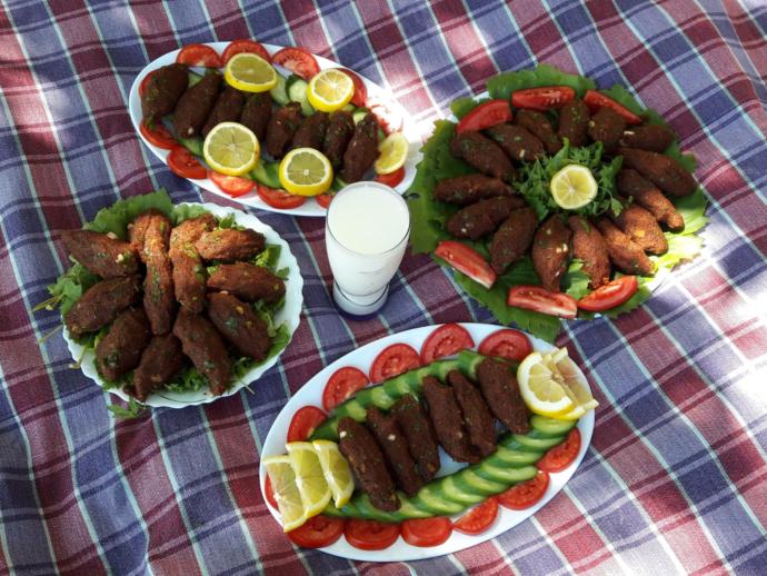 Çiğköfte yoğuran kadın mı hamur yoğuran mı?