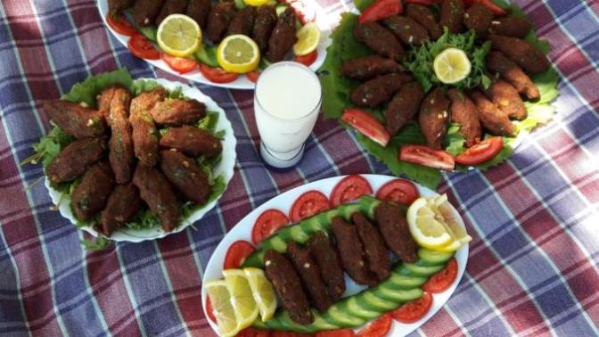 "Çiğköfte" yoğuran kadın mı "hamur" yoğuran mı?