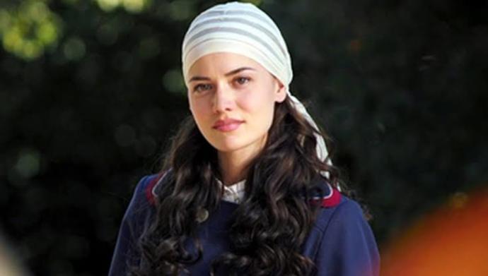 Fahriye Evcen Çalıkuşunda kumral mı esmer mi?
