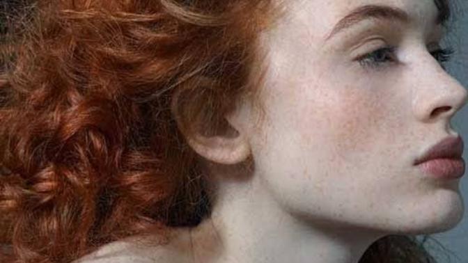 Turuncu saçlı, beyaz tenli ve çilli kızları nasıl buluyorsunuz?