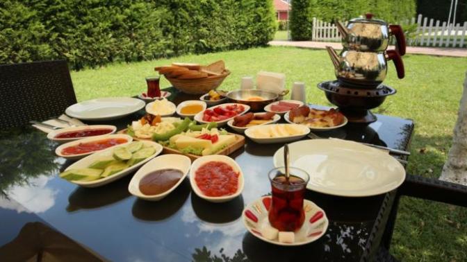 Misafire ikram edilecek kolay doyurucu misafir yemekleri önerir misiniz?