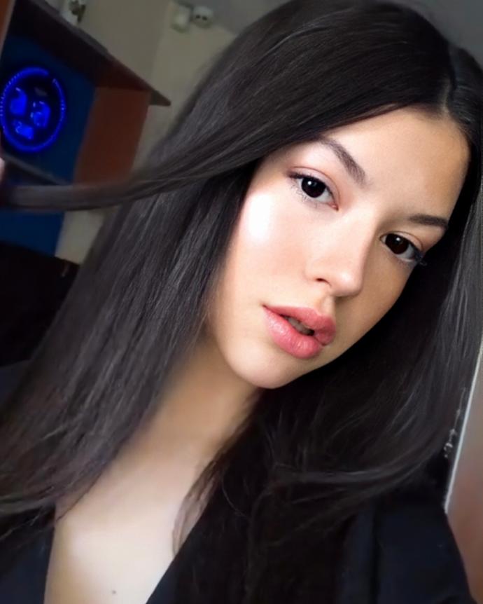 Ben mi daha güzelim fahriye evcen mi?