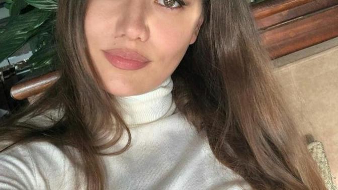 Ben mi daha güzelim fahriye evcen mi?