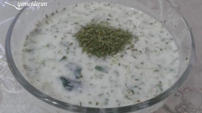 Cacık severler, cacığa sarımsak konur mu konmaz mı, ne dersiniz?