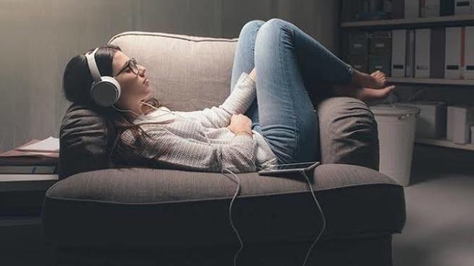 Geceleri müzik dinleyerek uyuma alışkanlığınız var mı?