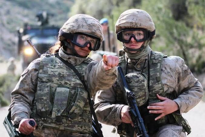 Kadın komando ve PÖH’ler harekatlarda gerektiğinde operasyon sahasında yer almalı mı?