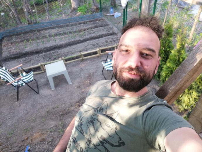 #evdekal kazdım, biçtim, diktim artık bekleme vakti. Biraz balkonda biraz da bahçede. Neler diktiniz balkonlara, bahçeye?