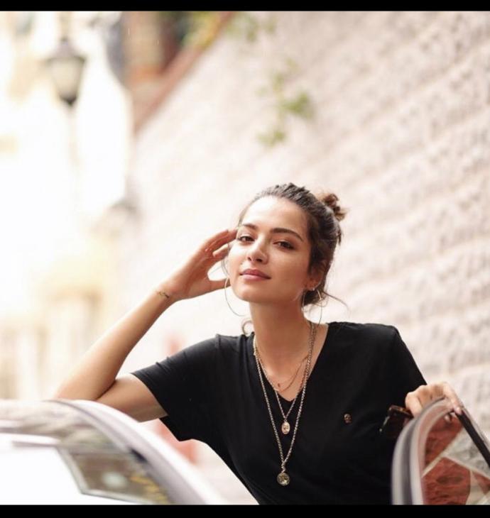 Melisa Aslı Pamuk 10 üzeri kaç sizce?
