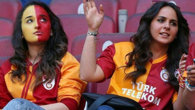 Galatasaray iç saha maçlarına seyircilerinin fotoğrafını koyma kararı aldı! #Sensizolmaz kampanyasını tüm takımlar yapmalı mı?