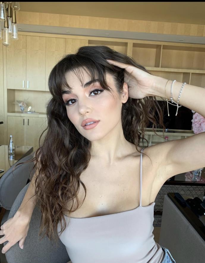 Merve Boluğur mu Hande Erçel mi daha güzel?