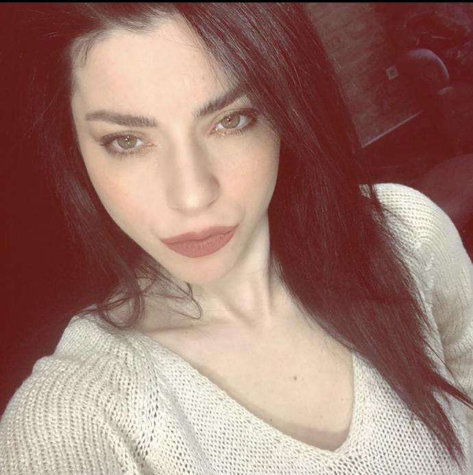 Merve Boluğur mu Hande Erçel mi daha güzel?