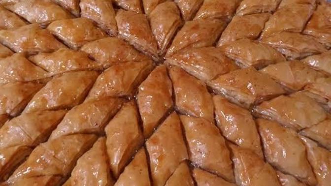 Cevizli ya da fındıklı ev baklavası sever misiniz, tarif verir misiniz?