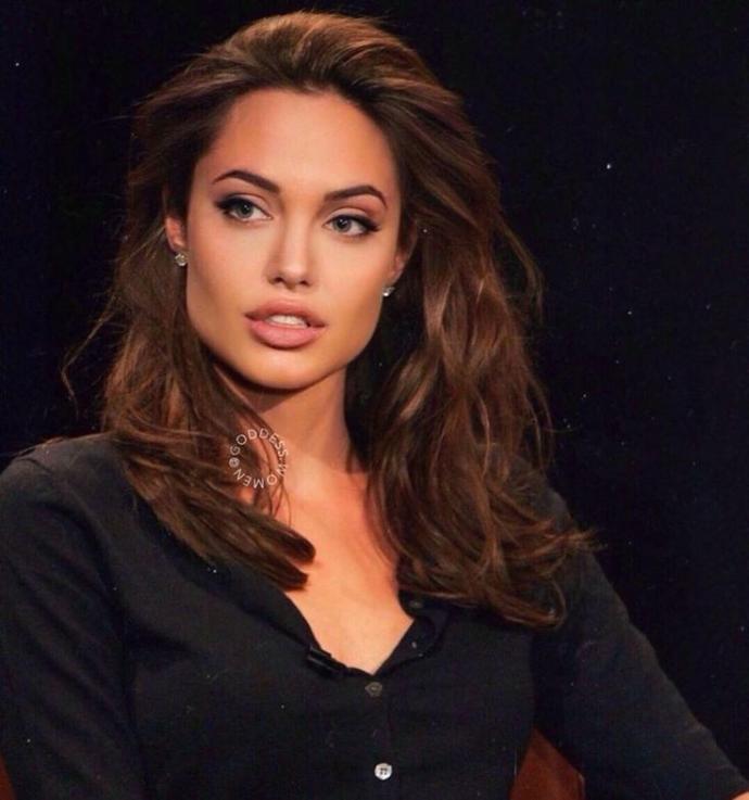 Angelina Jolie sizce güzel mi?