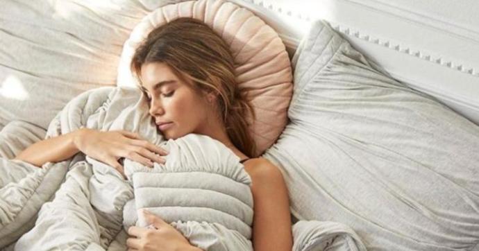 Gece yatarken düz saçın bozulmaması için