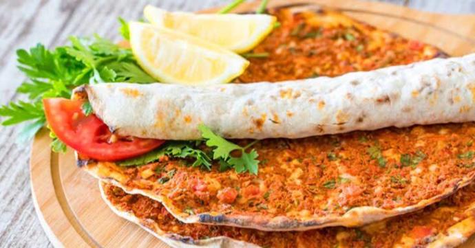 Lahmacunun yanında şalgam mı içersiniz ayran mı?