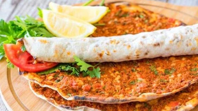 Lahmacunun yanında şalgam mı içersiniz ayran mı?