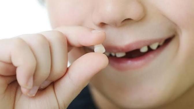 Çocuklarda süt dişlerin hepsi dökülür mü?