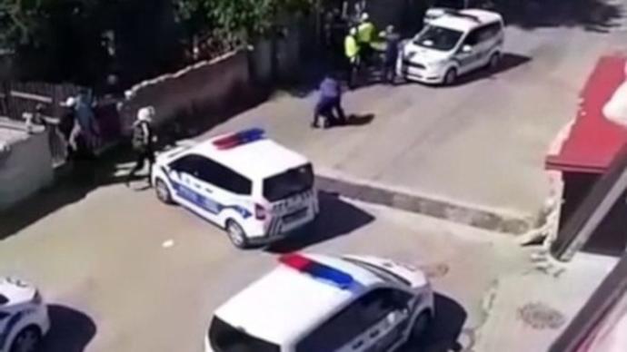 Son günlerde polis ve bekçilerin aşırı şiddete başvurması hakkında ne düşünüyorsunuz?