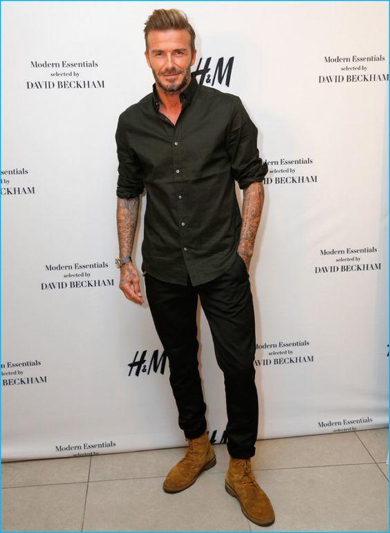 Giyinirken kendi renklerinizi de unutmayın. Haki gömlek, Beckham'ın sarı saçlarına siyahtan çok daha iyi gitmiş.