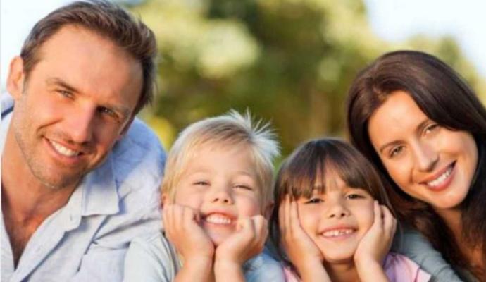 Pozitif anne ve baba olmak için çocuğa karşı davranışlar nasıl olmalıdır?