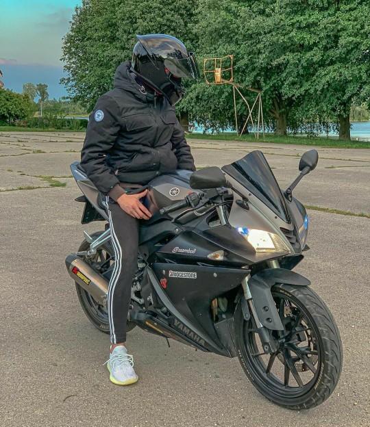 Sizce araba mı yoksa motor mu kızlar?