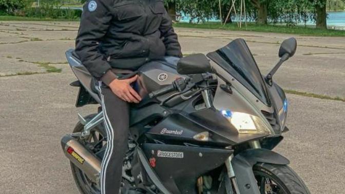 Sizce araba mı yoksa motor mu kızlar?