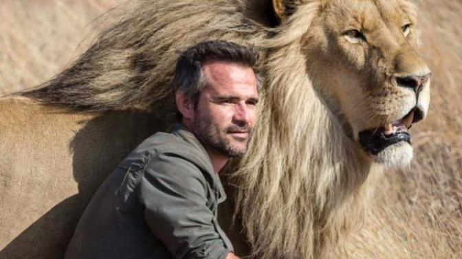 Aslanlara fısıldayan adam Kevin Richardson hayatını kaybetti ?