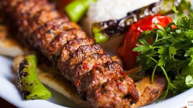 Tarafını seç! Adana kebap mı Urfa kebap mı seversin?