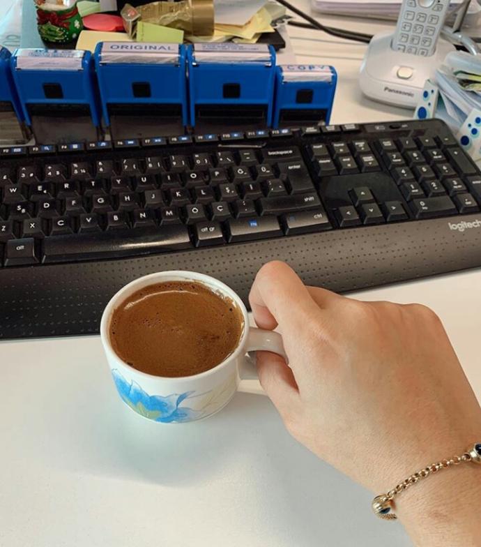 İşten kafasını yeni kaldıranlar😀 Acı bir kahveyi hakettim