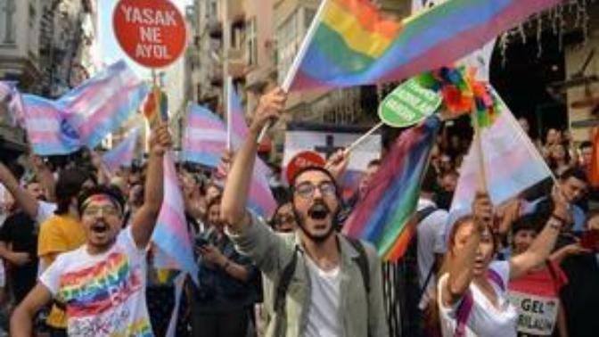 Onur Yürüyüşü Hakkında Ne Düşünüyorsunuz? LGBT Üyelerini Destekliyor Musunuz?