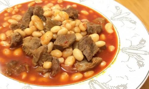 Kuru fasulye etli mi, sucuklu mu daha güzel olur?