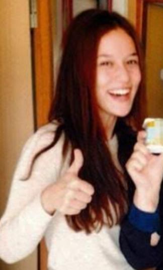 Makyajsız hangisi güzel? Fahriye Evcen mi, Hande Erçel mi?