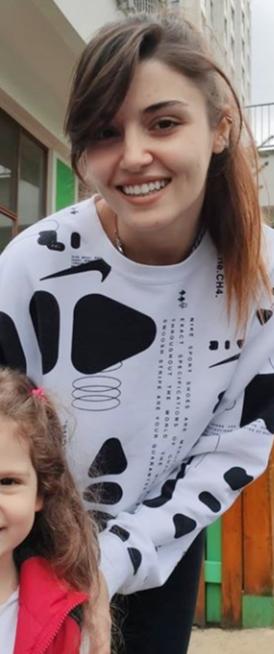 Makyajsız hangisi güzel? Fahriye Evcen mi, Hande Erçel mi?
