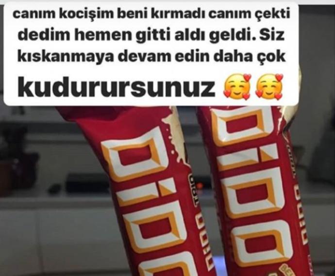 Sosyal medyada eşlerini övüp, abartılı şeyler paylaşanlar gerçekten mutlular mıdır?