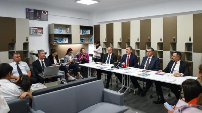 Ben okul müdürüyüm babam öğretmen. Babamın tayini benim okuluma çıkmış. Ne yapmam lazım?