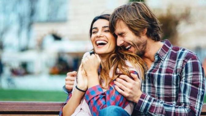 İlişkilerini/aşklarını çok fazla göz önünde yaşayan insanların, sergiledikleri mutluluk resimleri ne kadar inandırıcı?