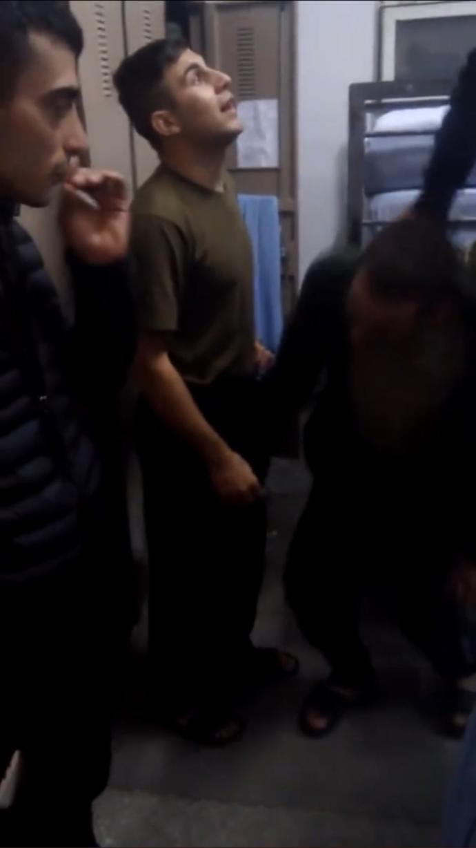 Yeni gelen askere mobbing ve şiddet uygulayan askerler Türkiyede infiale neden oldu. Ne düşünüyorsunuz ?