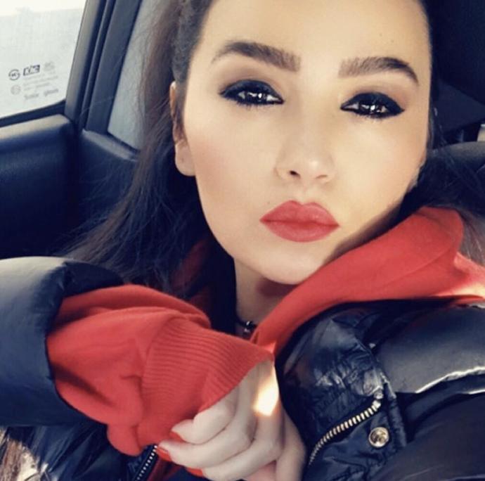Emel Özkızıltaşı nasıl buluyorsunuz?