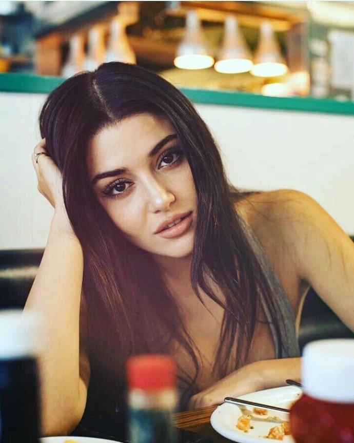 Hande Erçel mi Merve Boluğur mu?