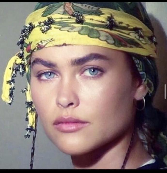 Gülşen Bubikoğlu’nun gençliği mi Hülya Avşar’ın gençliği mi daha güzel sizce ?
