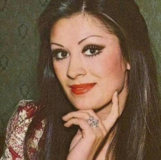 Gülşen Bubikoğlu’nun gençliği mi Hülya Avşar’ın gençliği mi daha güzel sizce?
